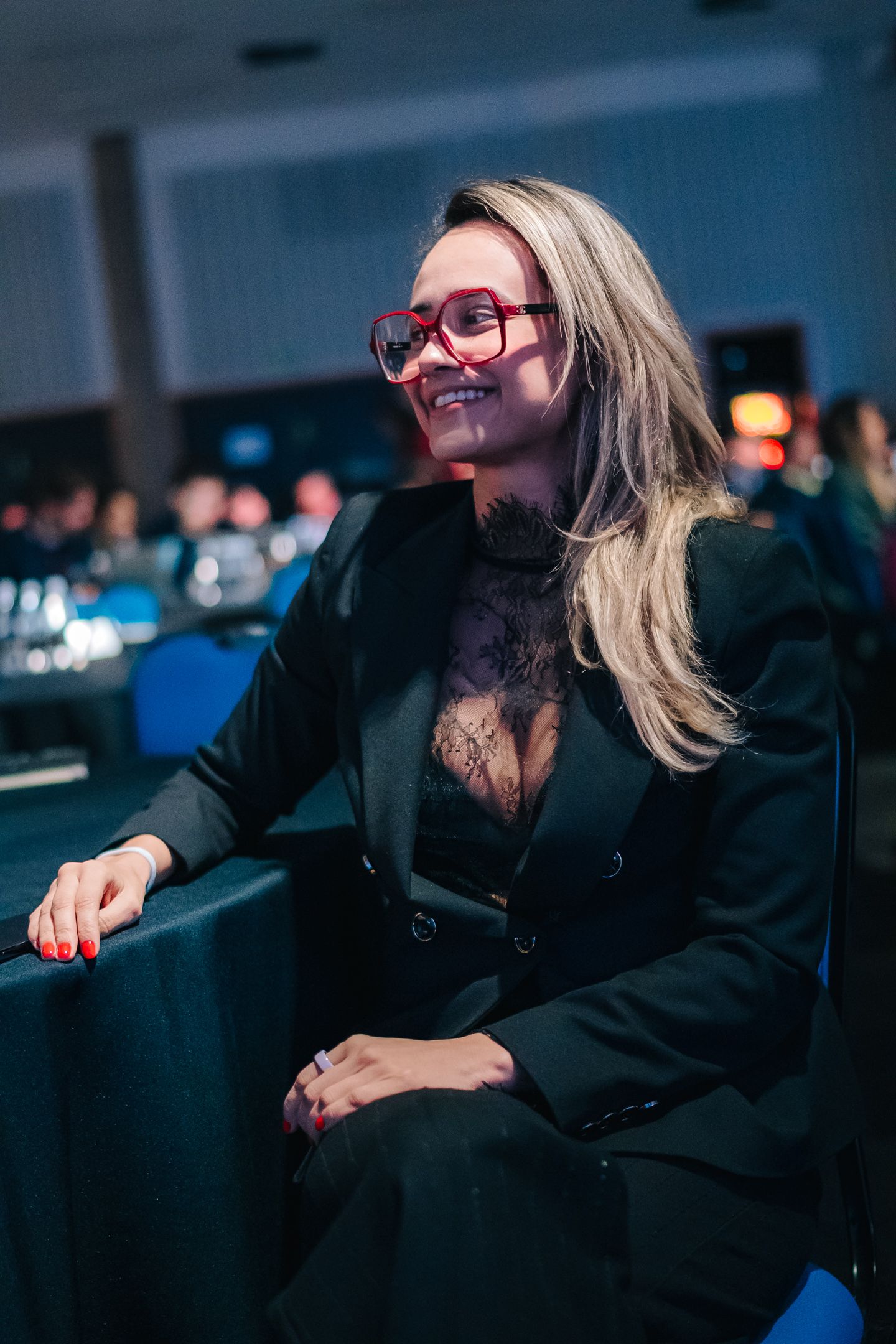 Amanda Andrade sonriendo en un evento de la industria digital